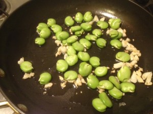 Broad beans and garlic